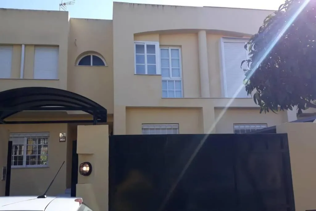 Villa CASA DE LUJO CON PISCINA en la mejor zona de Jerez Jerez de la Frontera Сasa de vacaciones